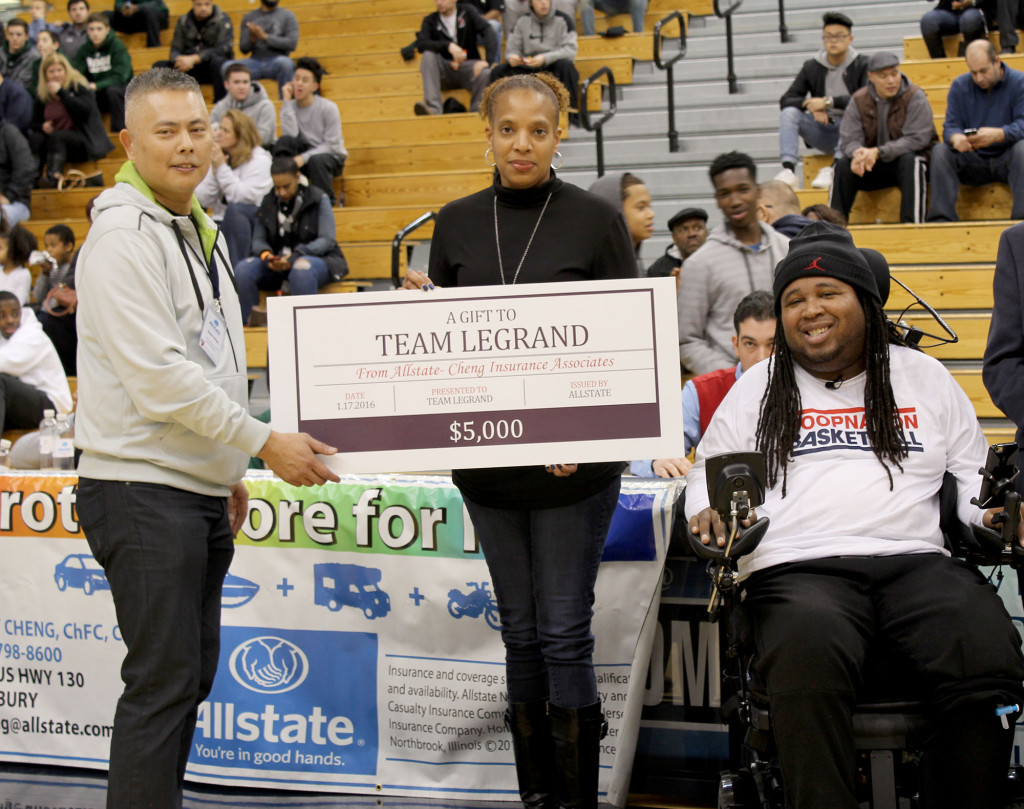 (above) Eric and his Aunt accepting the $5,000 donation from event host Jimmy Cheng.