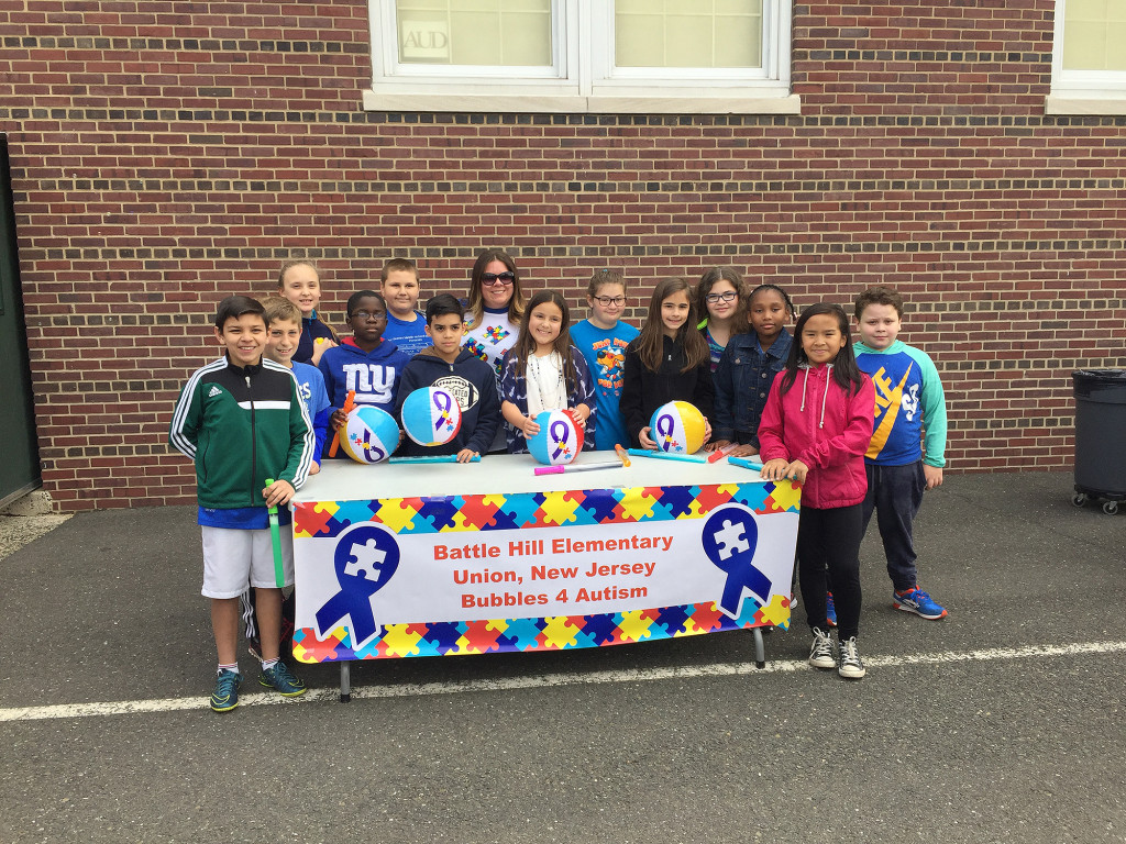 (above) Students of Battle Hill Elementary School, in Union Township Bubbles 4 Autism 2016.