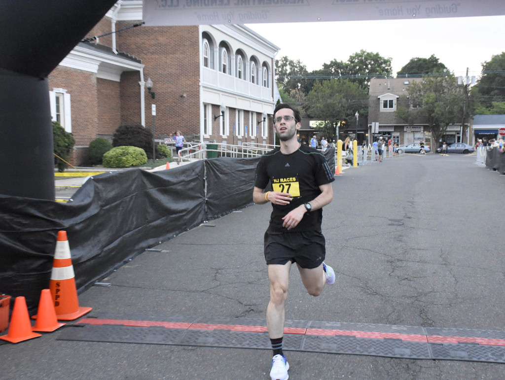 (above) Joseph Brancale, age 29, came in 1st place at 17 minutes and 19 seconds.